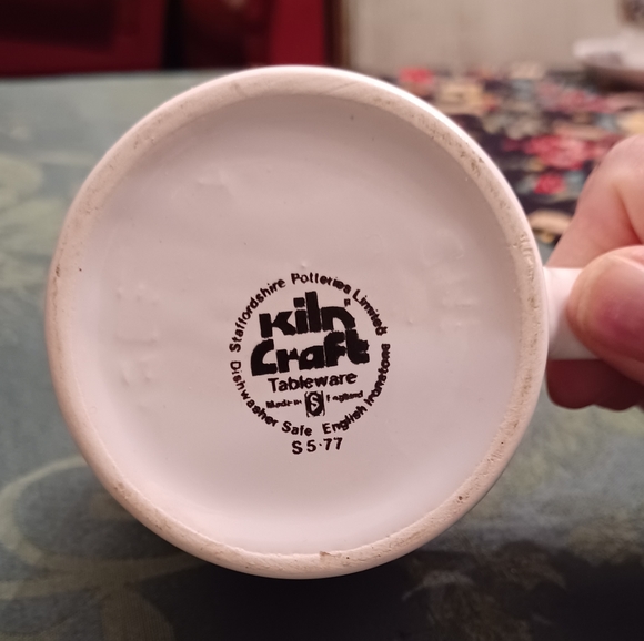 Queen Elizabeth Silver Jubilee Commemorative Kiln Craft Mug - Picture 4 of 7